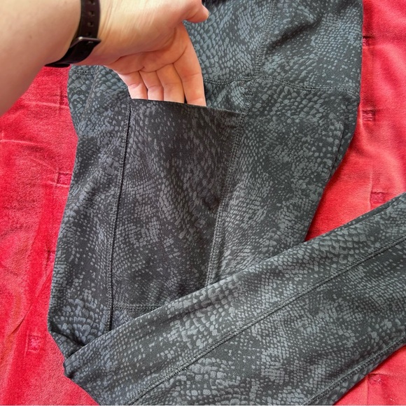 Danskin Snakeskin Print Athletic Leggings w/ Pockets & High Rise Tummy Control - Picture 6 of 9